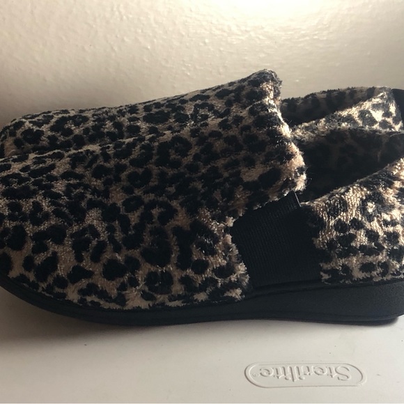 Vionic Women's Indulge Kalia Slip On House Flats Leopard Cheetah Shoes Size 6 - Picture 5 of 16